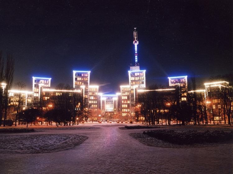 Харьков 2005. Одесса сегодня. Площадь свободы харьков 2020. Харьков центральная площадь. Держпром харьков.