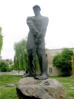 Памятники 
