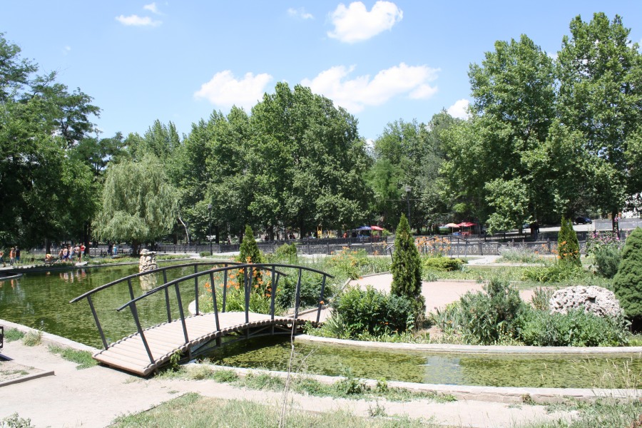 Центральный парк симферополь. Екатерининский парк симферополь. Центральный парк симферополь. Екатерининский сквер симферополь. Центральный парк симферополь.